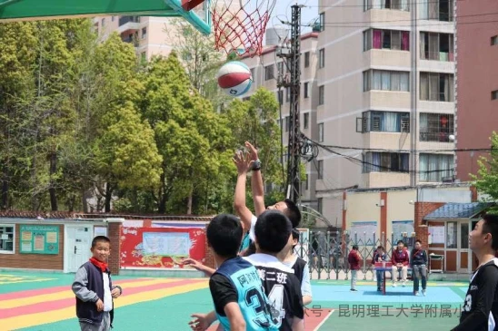 儿童如何在游戏中学习篮球技术_2